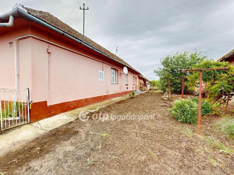 Eladó családi ház Buj
