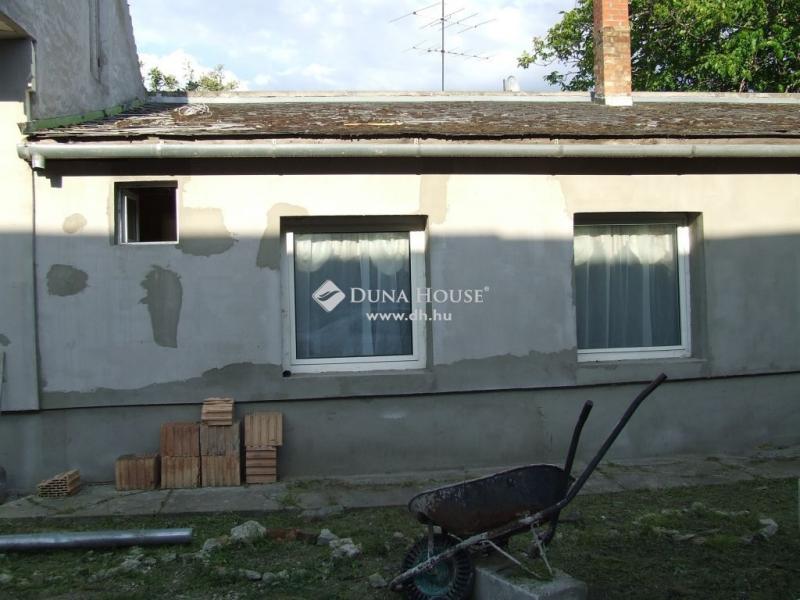 Eladó családi ház Esztergom