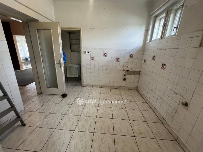 Eladó családi ház Abony