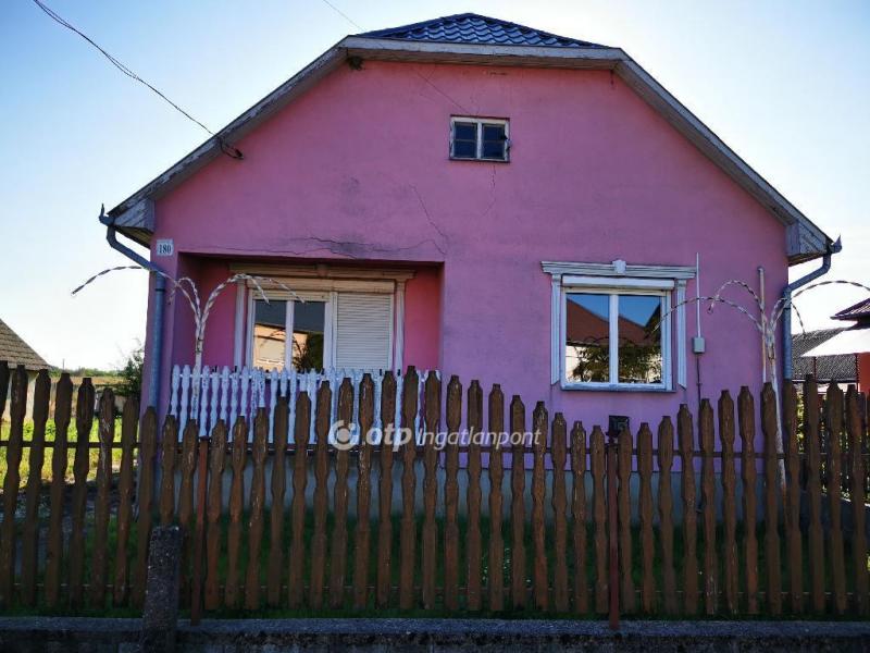 Eladó családi ház Döge