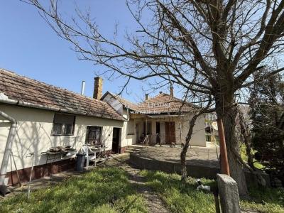 Eladó családi ház Újszilvás