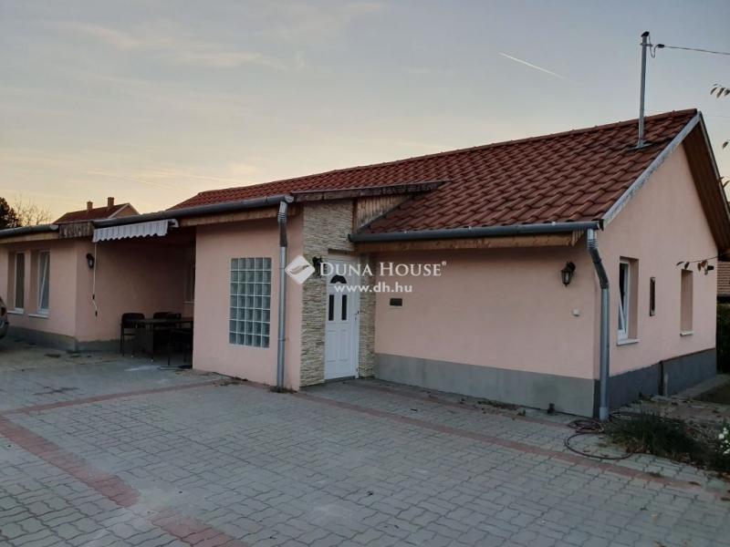 Eladó családi ház