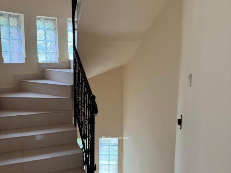 Eladó családi ház Pilisborosjenő