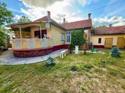 Eladó családi ház - 2700 Cegléd