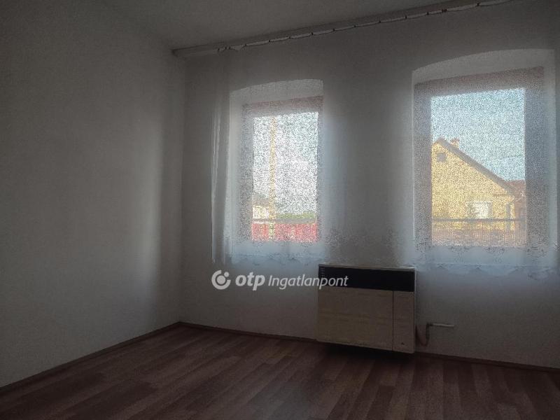 Eladó családi ház Vámospércs