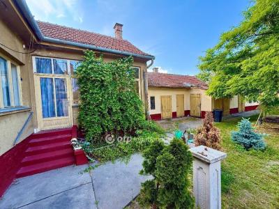 Eladó családi ház - 2700 Cegléd
