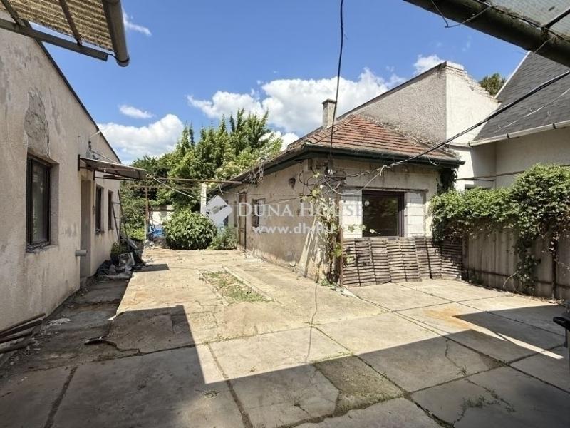 Eladó családi ház Budapest