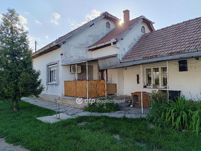 Eladó családi ház Sarkad