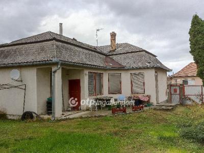 Eladó családi ház - 5100 Jászberény