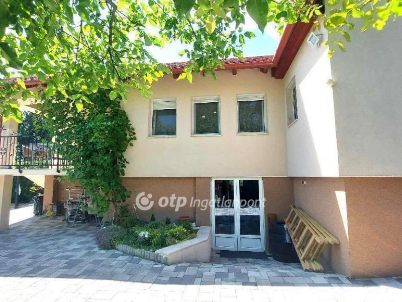 Eladó családi ház Szentendre