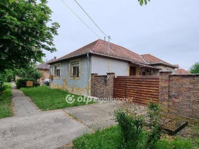 Eladó családi ház - 4060 Balmazújváros