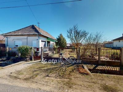 Eladó családi ház - 4553 Apagy
