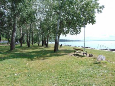 Eladó nyaraló Balatonkenese Balatonakarattya