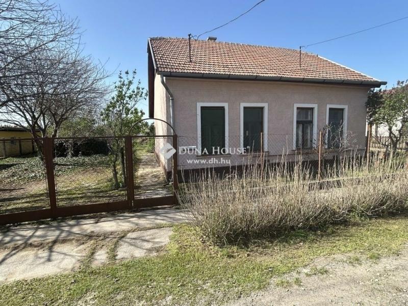 Eladó családi ház Nyáregyháza