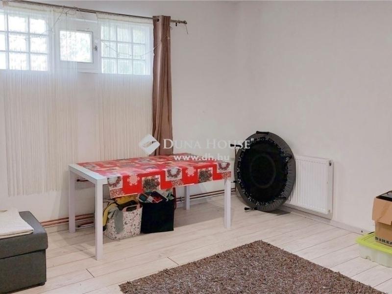 Eladó házrész Monor