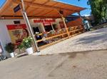 Eladó üzlethelység udvarban Pécs