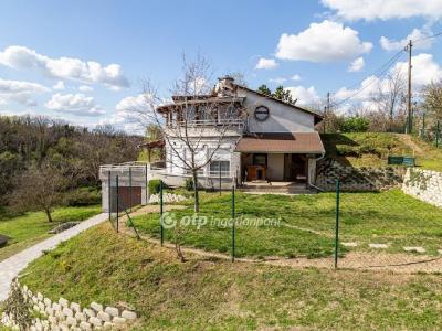 Eladó családi ház - 7711 Bár, Oportó utca