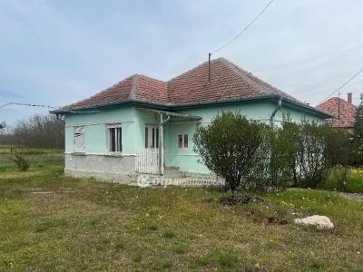 Eladó családi ház - 2768 Újszilvás