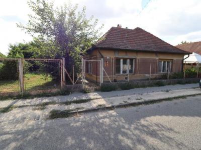 Eladó családi ház Dömsöd