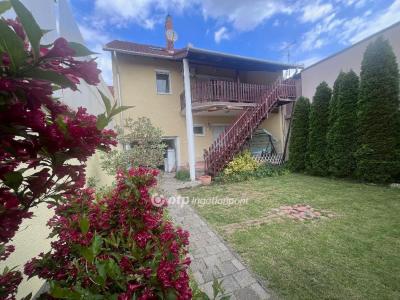 Eladó családi ház Szeged