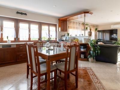 Eladó házrész Fót