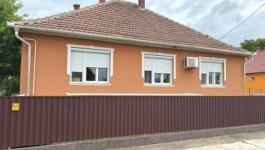 Eladó családi ház Poroszló