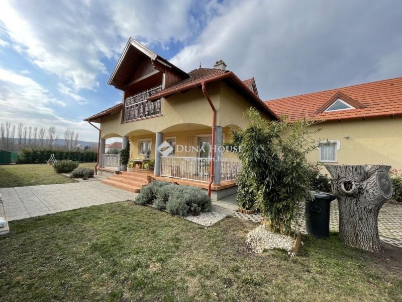 Eladó családi ház Balatonalmádi
