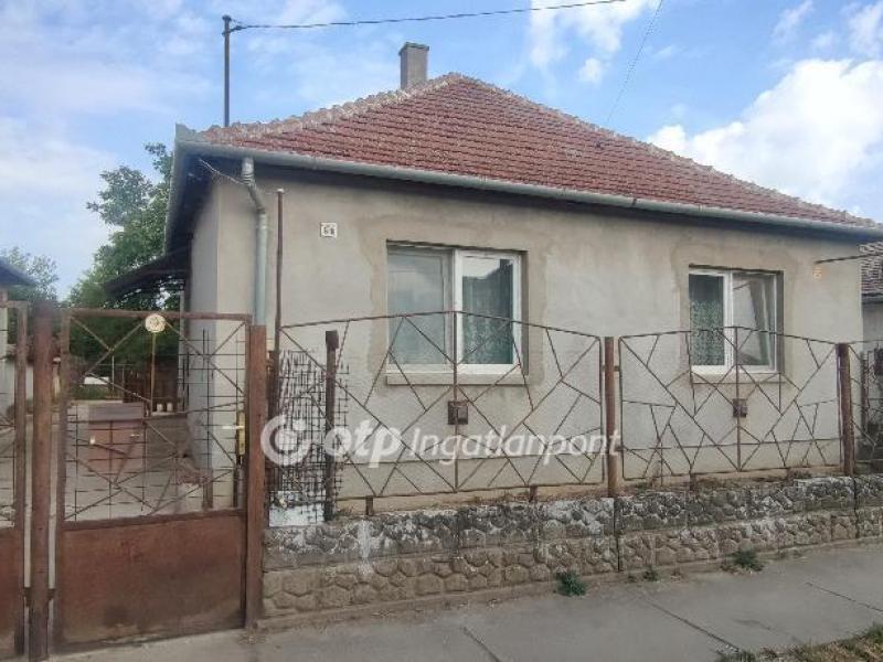Eladó családi ház Kengyel