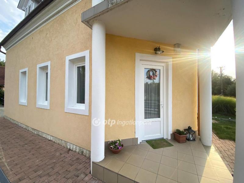 Eladó nyaraló Balatonfenyves