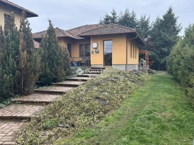 Eladó családi ház Vecsés