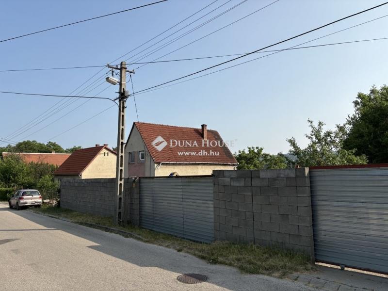 Eladó lakóövezeti telek Esztergom