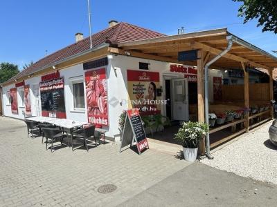 Eladó utcai bejáratú üzlethelység Pécs