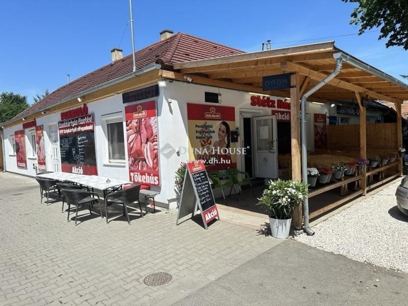 Eladó utcai bejáratú üzlethelység Pécs