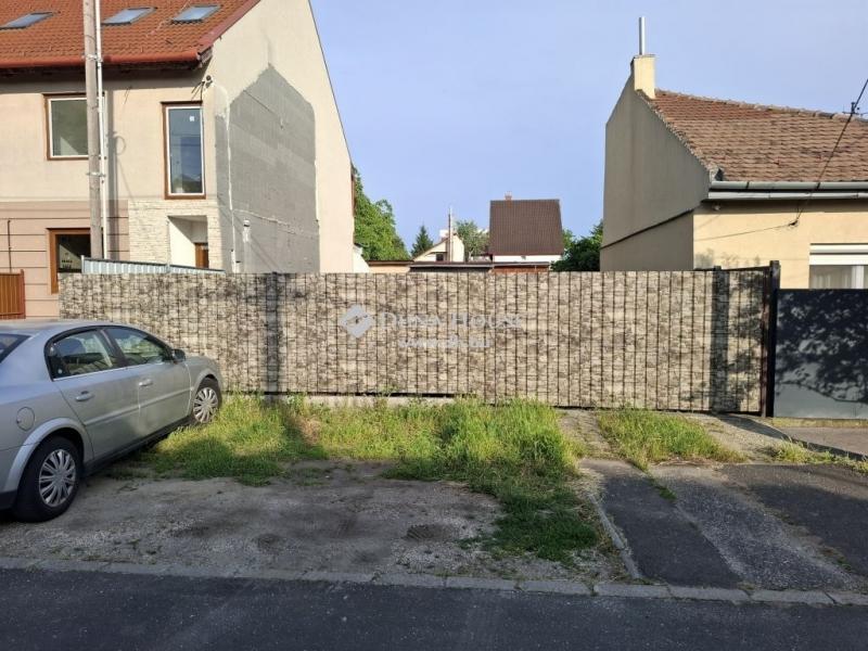 Eladó lakóövezeti telek Budapest