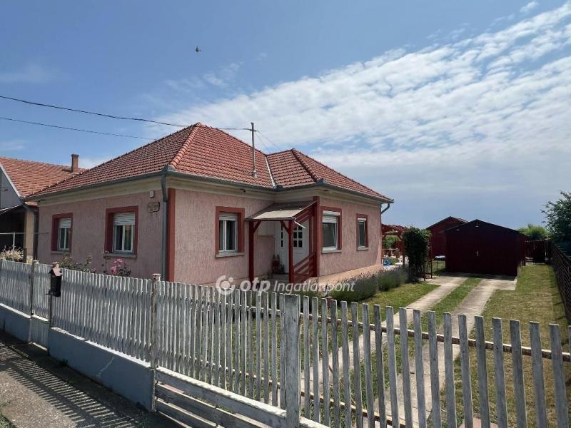 Eladó családi ház Tápiógyörgye