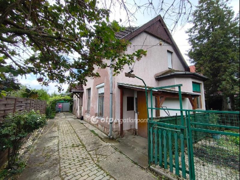 Eladó családi ház Szarvas