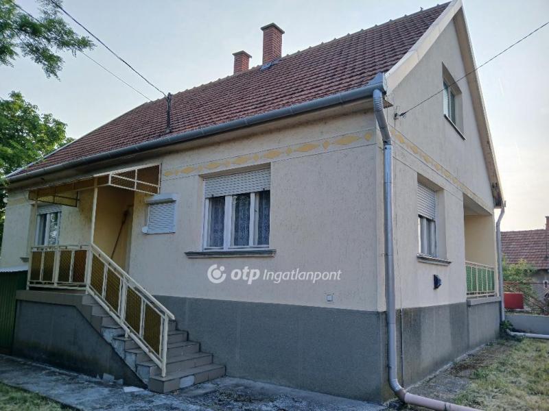 Eladó családi ház Adács