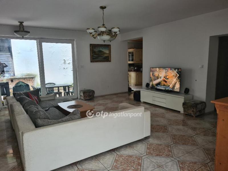 Eladó családi ház Diósd