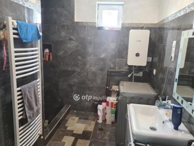 Eladó családi ház Érd