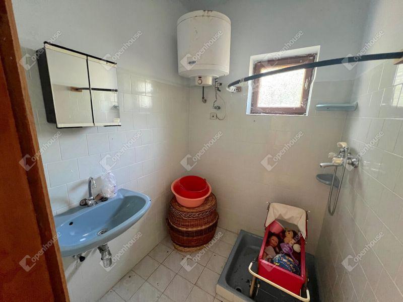 Eladó családi ház Monor