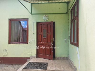 Eladó lakás Mezőhegyes