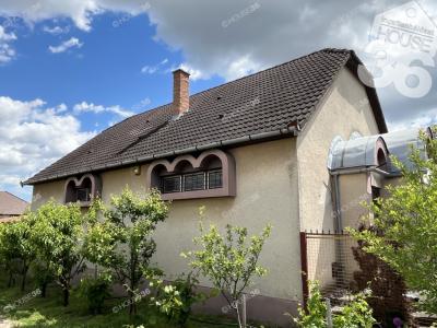 Eladó utcai bejáratú üzlethelység Kecskemét