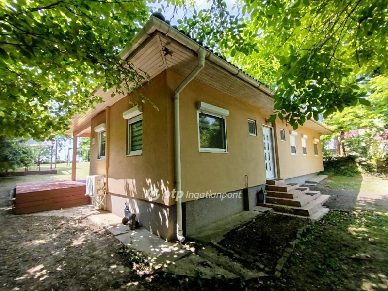 Eladó családi ház Lothárd