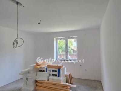 Eladó családi ház Mikepércs
