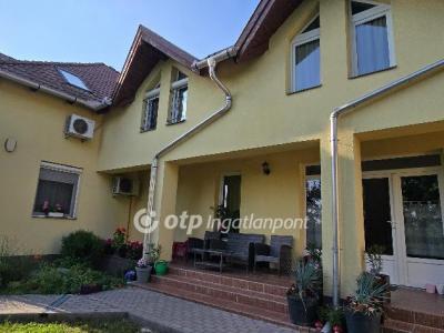 Eladó lakás Mikepércs