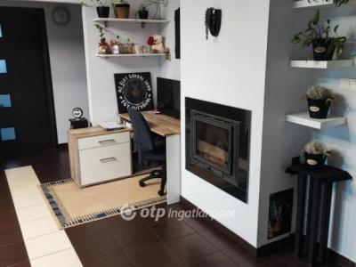 Eladó lakás Mikepércs