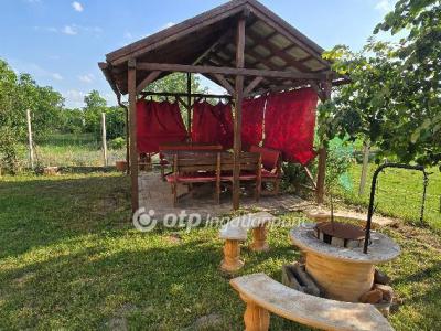 Eladó lakás Mikepércs