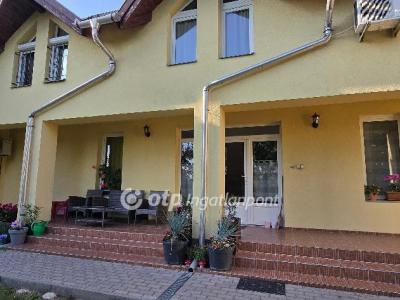 Eladó lakás Mikepércs