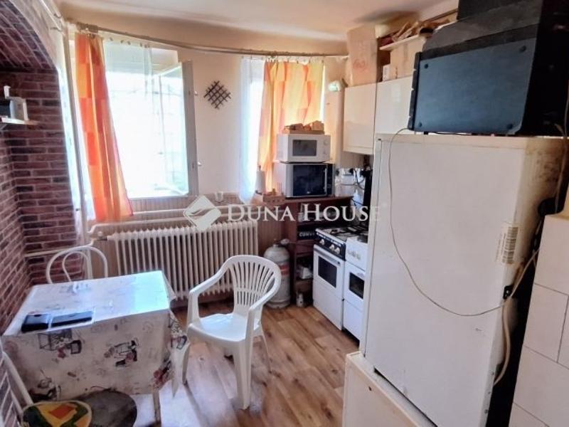 Eladó lakás Komló