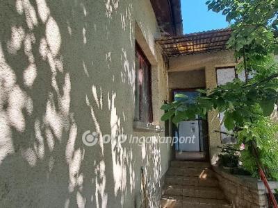 Eladó családi ház Pomáz